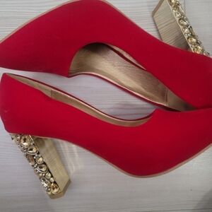 Elegant Red Heels with Gold Accents. Sz 8.5